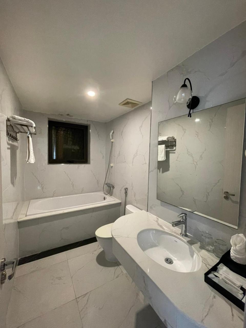 Lotus Hotel & Apartment Hai Phong Eksteriør billede